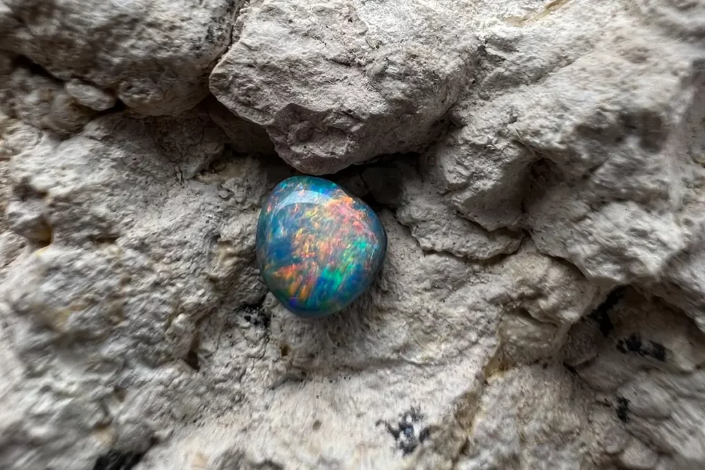 Benefits of Buying Natural Australian Opals from the Source